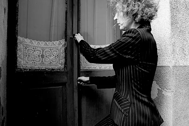 Casa folle casa 1, photograph by Elena Rivautella (Casa folle casa)