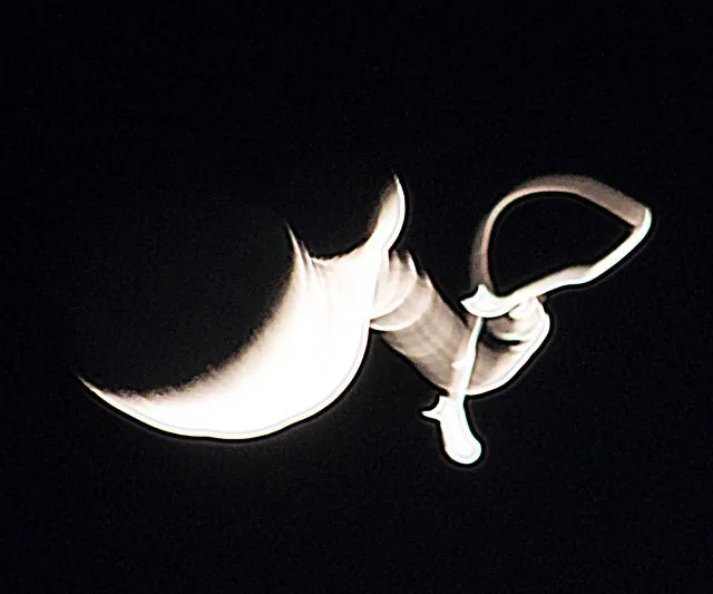 Luna del 19 aprile, photograph by Elena Rivautella (Vuoto fitto · the book)